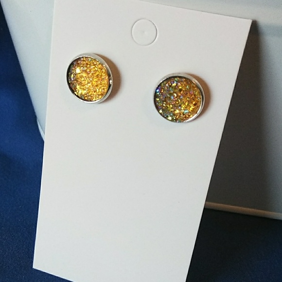 Handmade silver and yellow stud earrings - Picture 1 of 3
